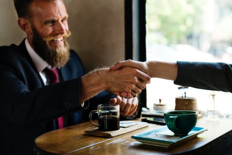 confident handshake pic confident_handshake_photo